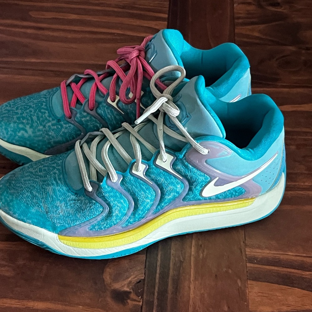 KD basketball shoes